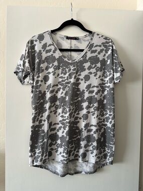 Crazy Train Gray & White Speckled V-Neck Tee